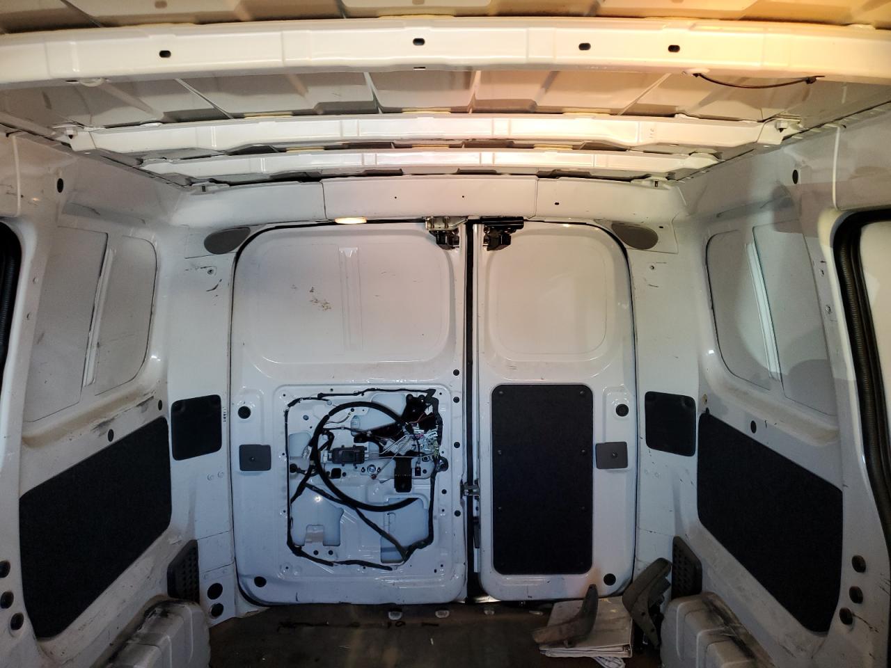 2015 Nissan NV - Image 10