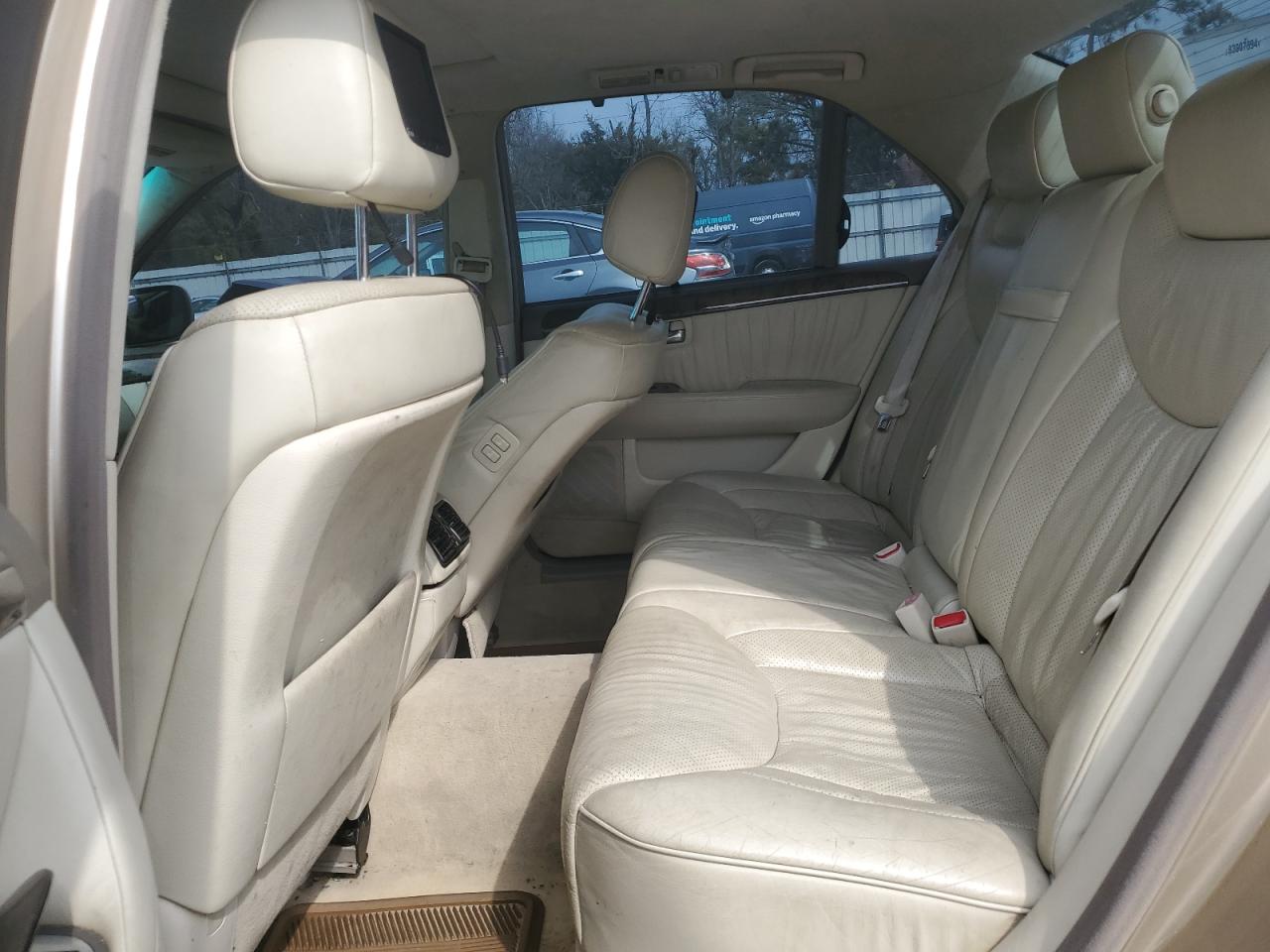 2001 Lexus LS - Image 10