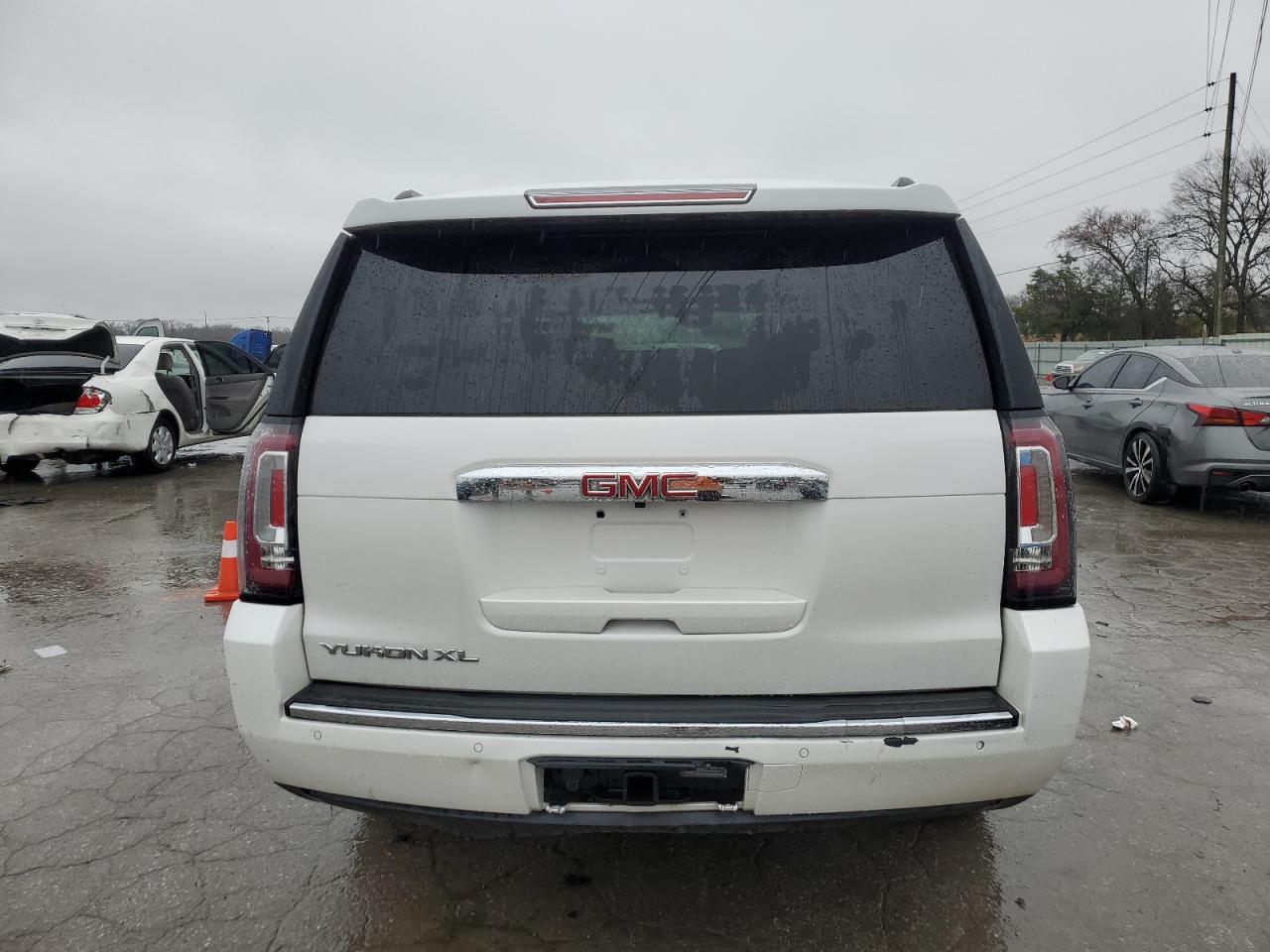 2016 GMC Yukon - Image 6