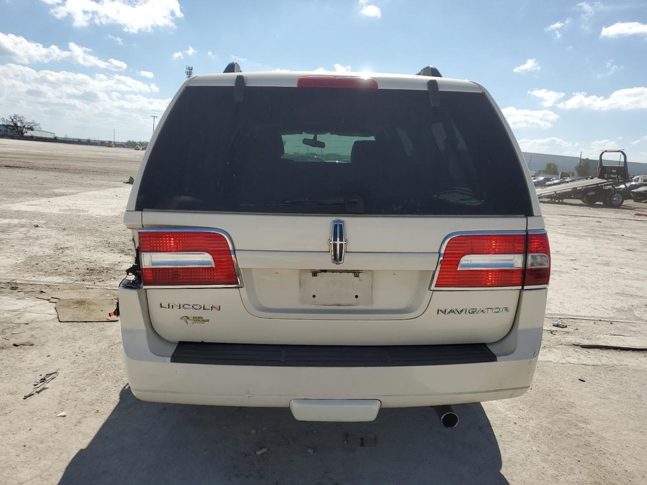 2008 Lincoln Navigator - Image 6