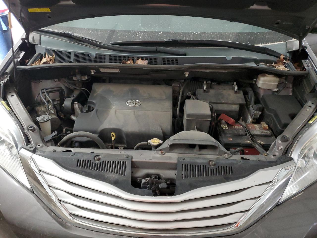 2013 Toyota Sienna - Image 12