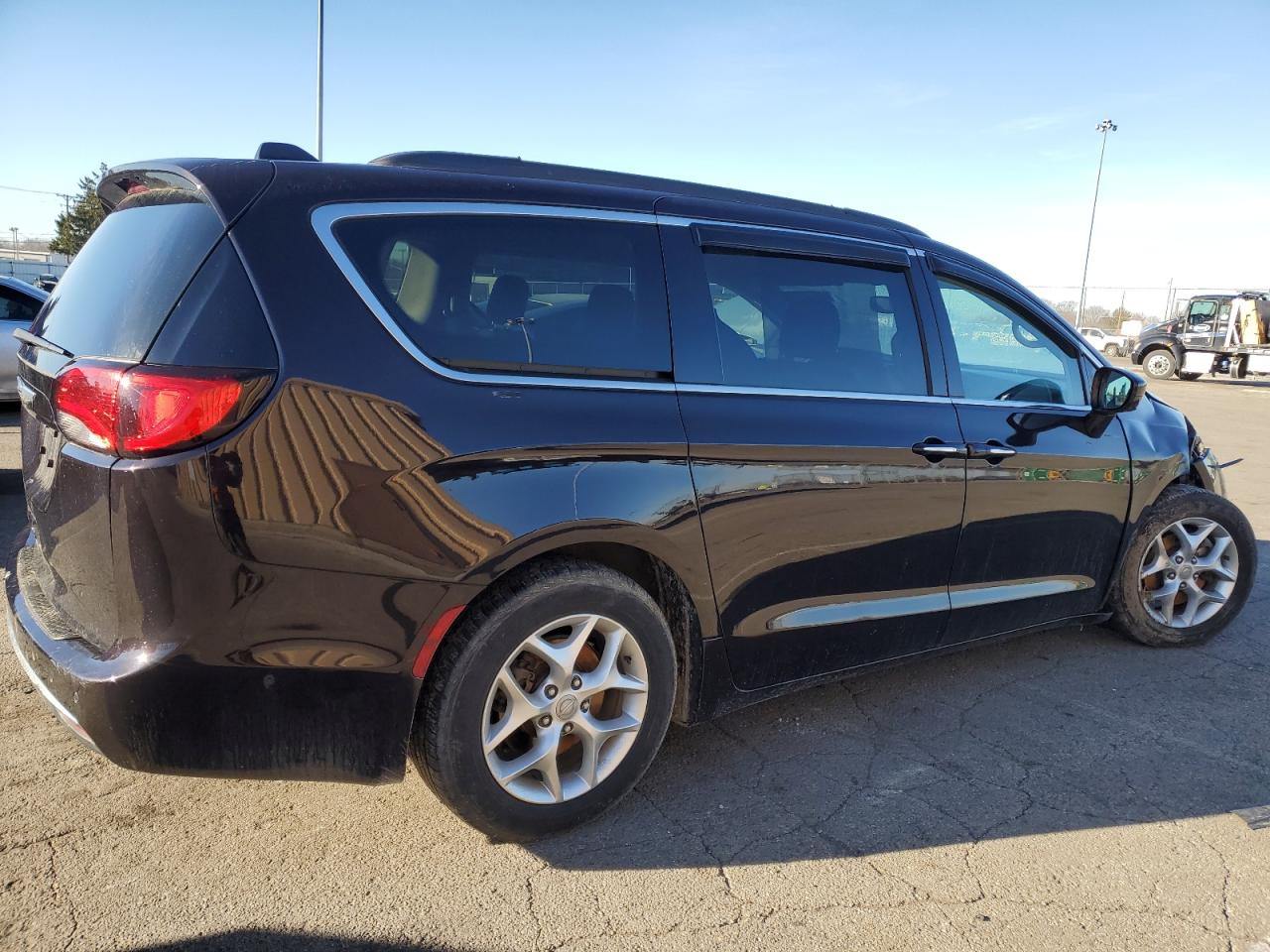 2019 Chrysler Pacifica - Image 3