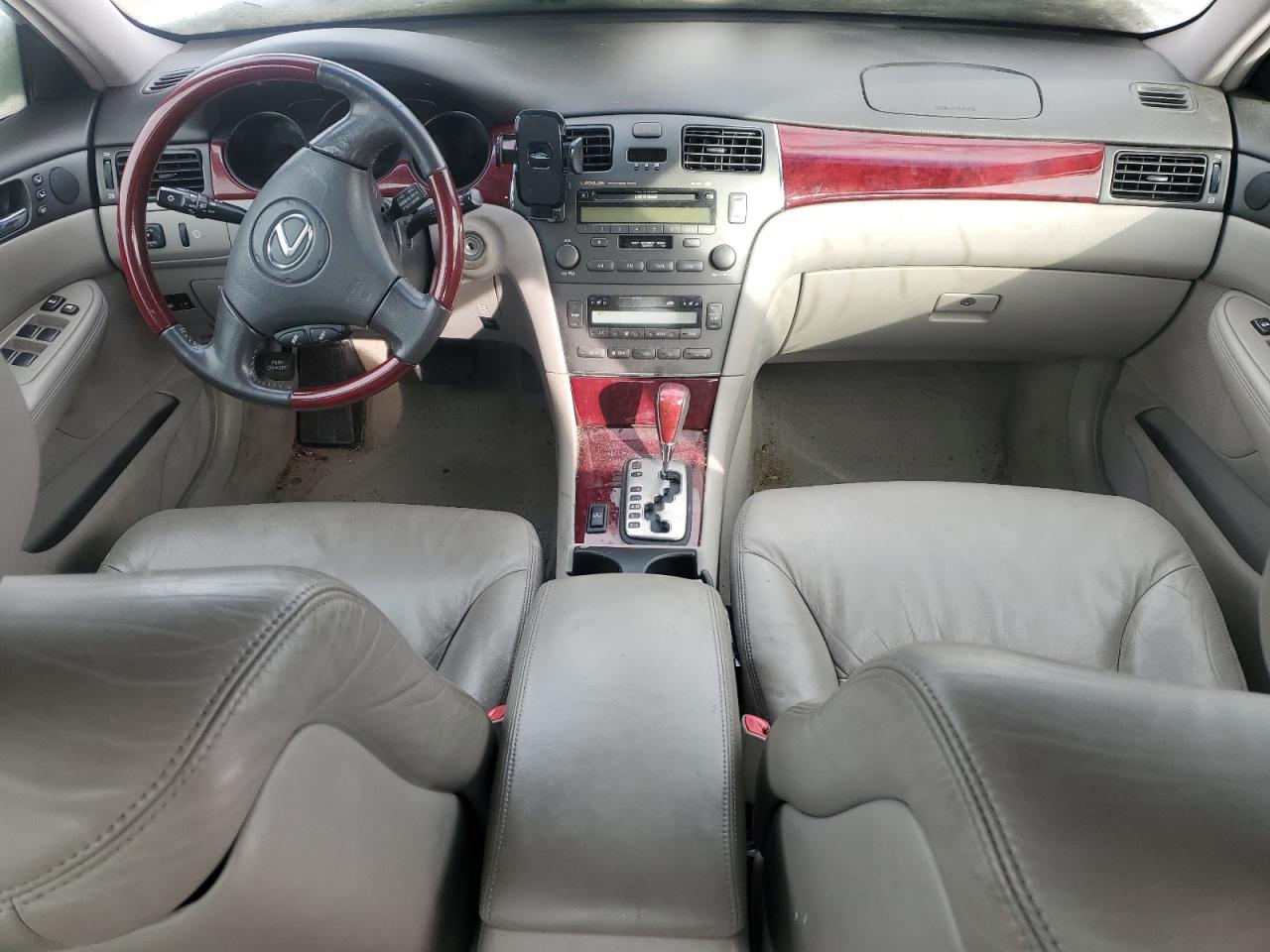 2004 Lexus ES - Image 8