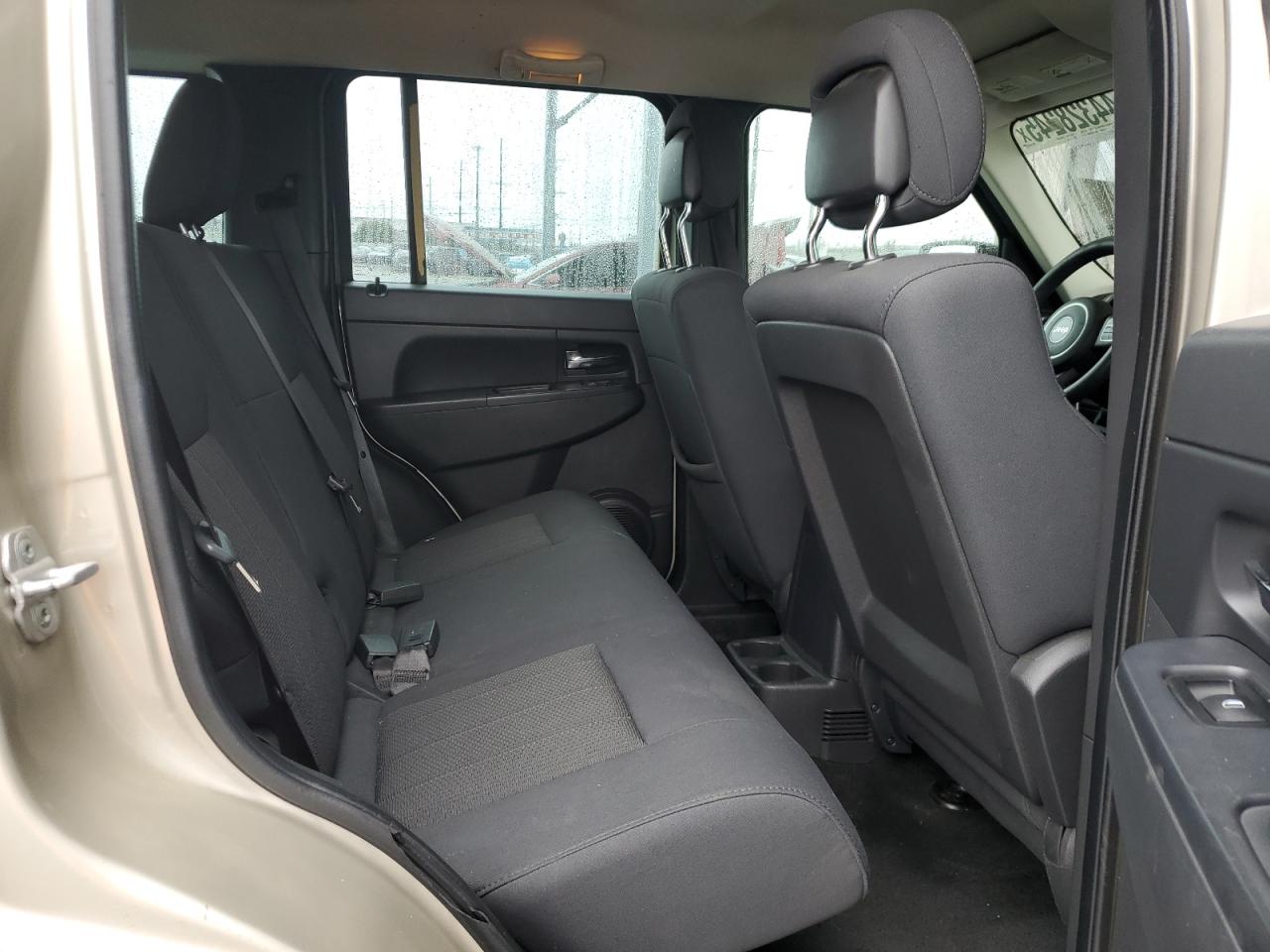 2011 Jeep Liberty (North America) - Image 11
