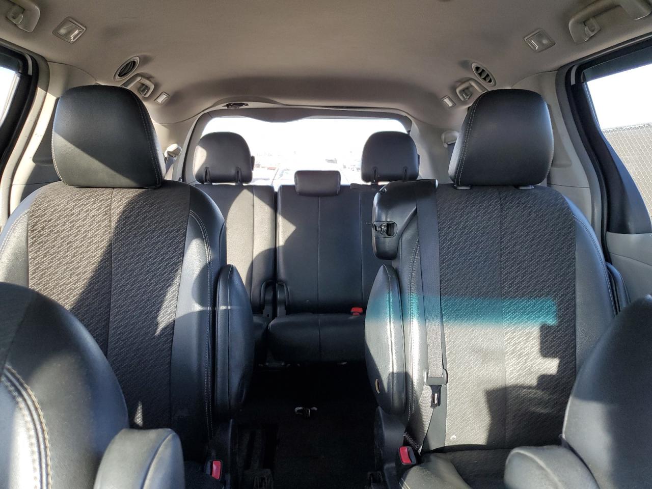 2011 Toyota Sienna - Image 10