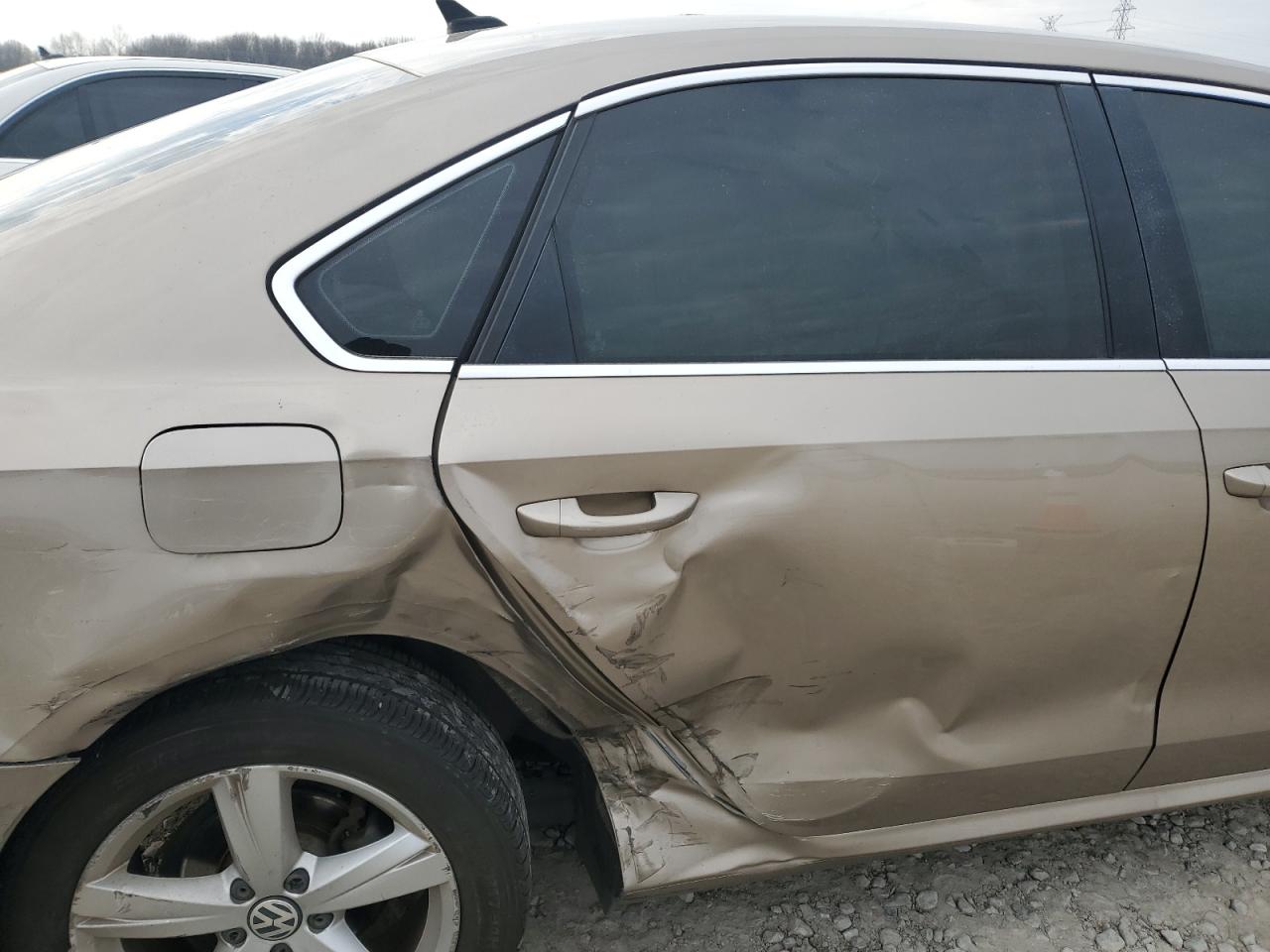 2015 Volkswagen Passat - Image 10