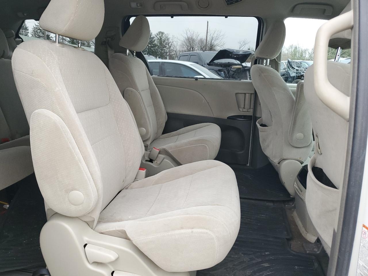 2017 Toyota Sienna - Image 11
