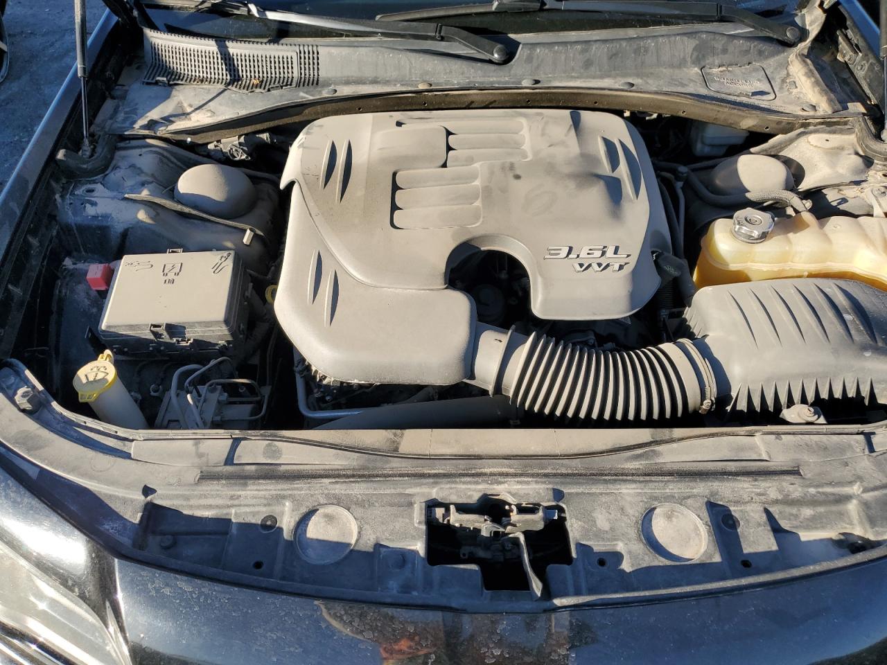 2013 Chrysler 300 - Image 11