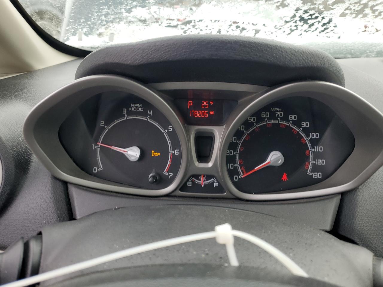 2011 Ford Fiesta - Image 9