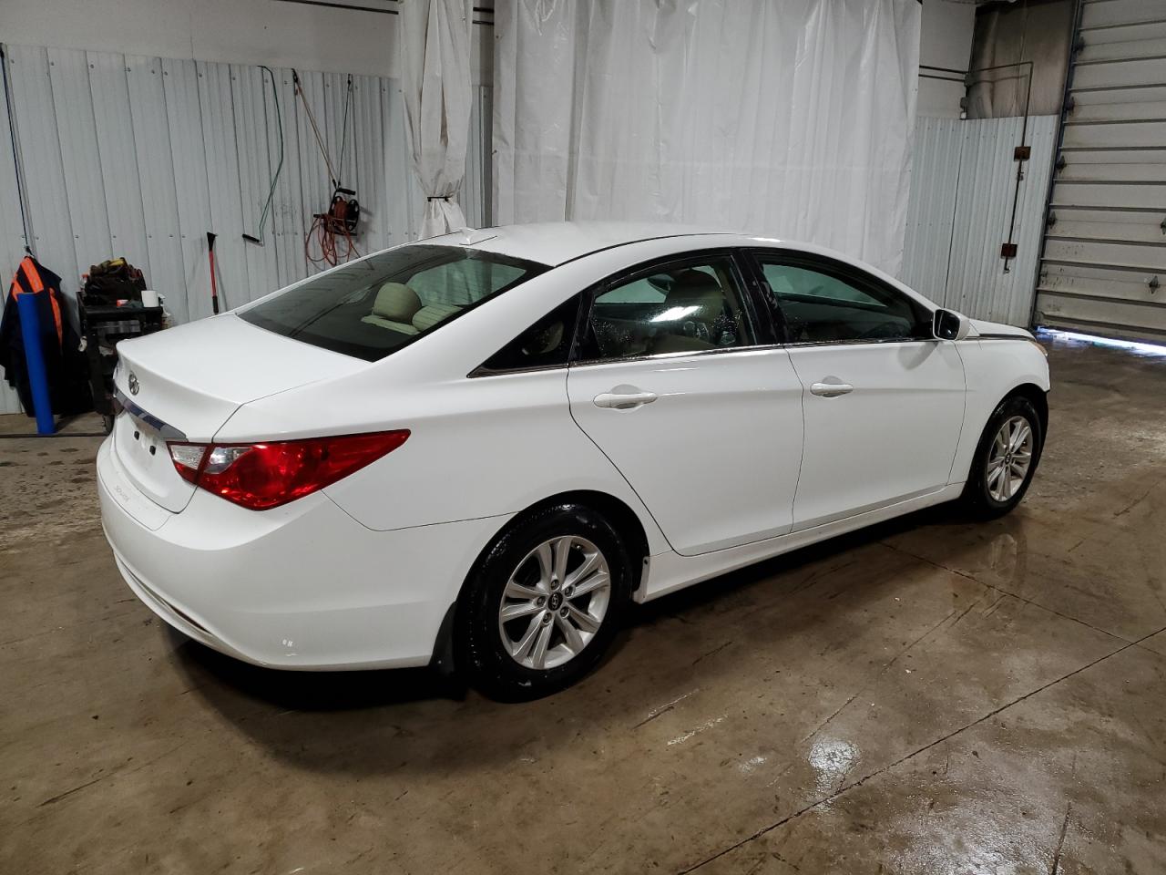 2012 Hyundai Sonata - Image 3