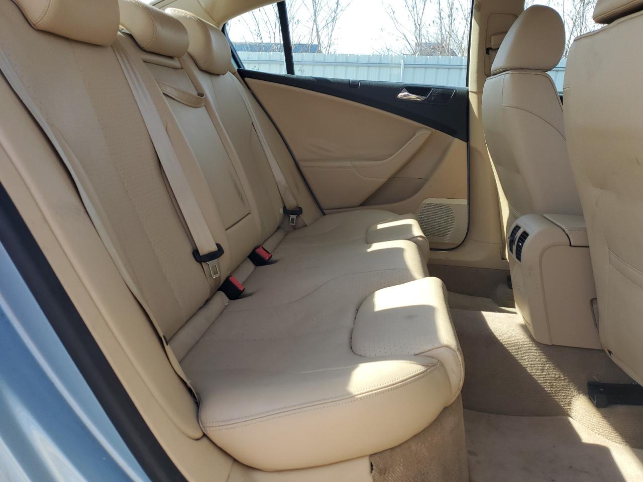 2008 Volkswagen Passat - Image 10