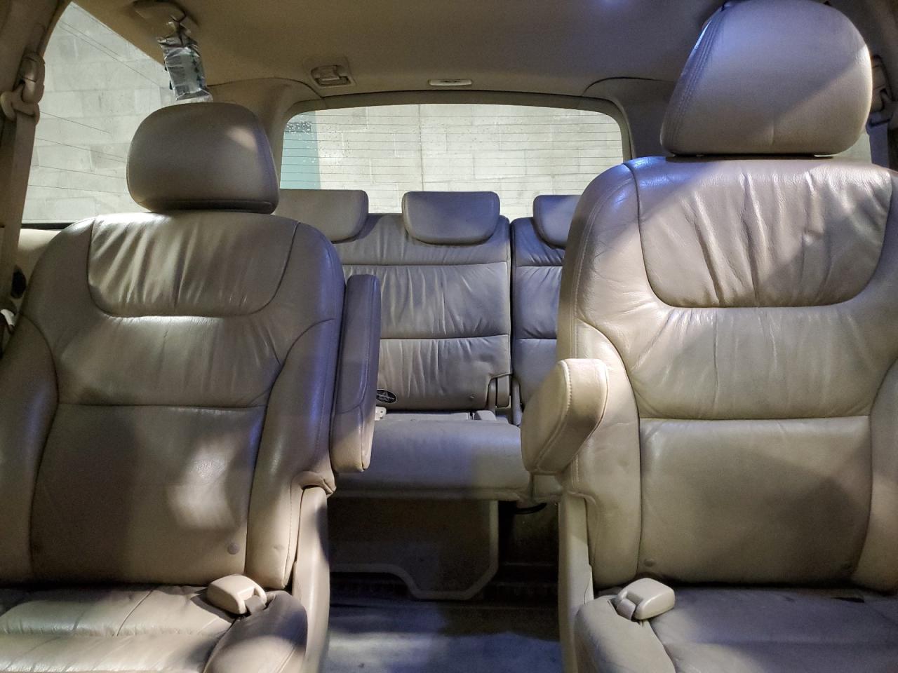 2005 Honda Odyssey - Image 10