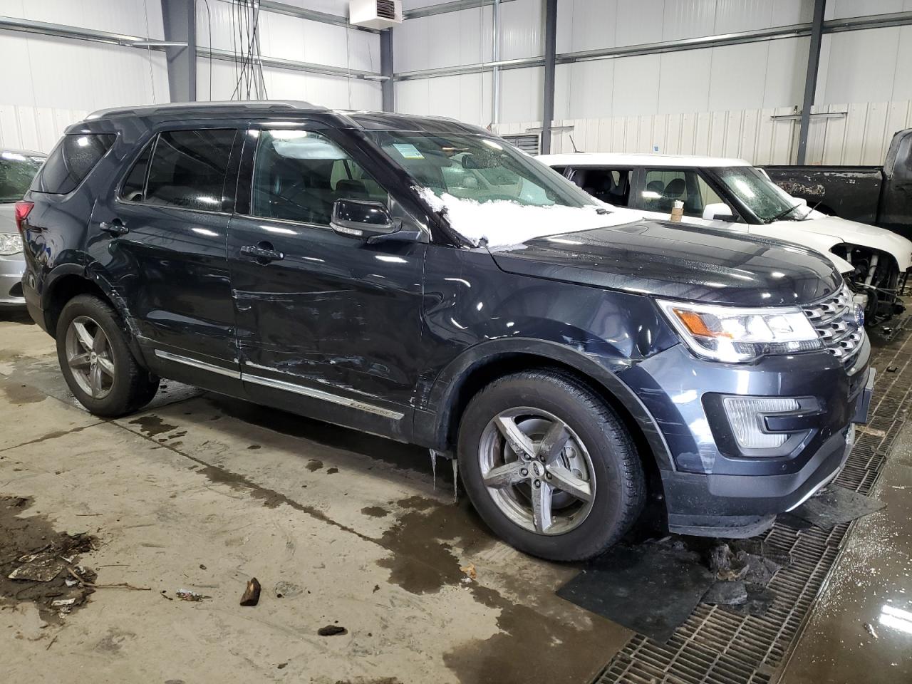 2017 Ford Explorer - Image 4