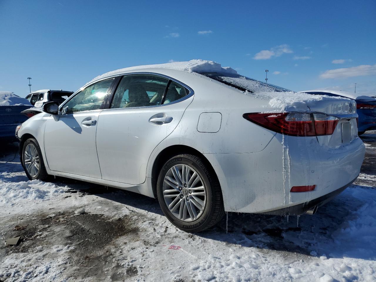 2015 Lexus ES - Image 2