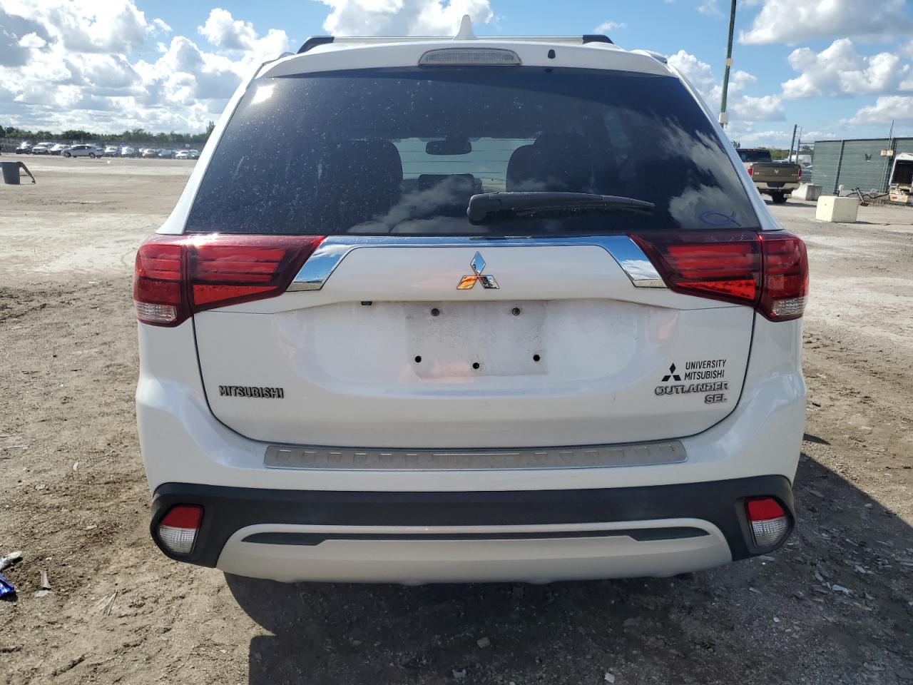 2019 Mitsubishi Outlander - Image 6