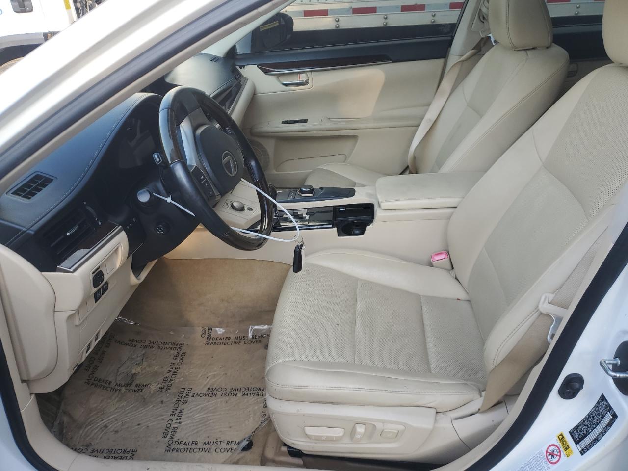 2014 Lexus ES - Image 7