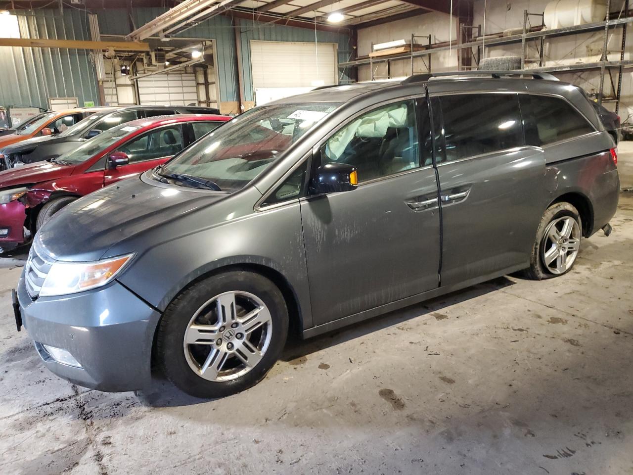 2013 Honda Odyssey Touring на продаже в Eldridge, IA - Mechanical