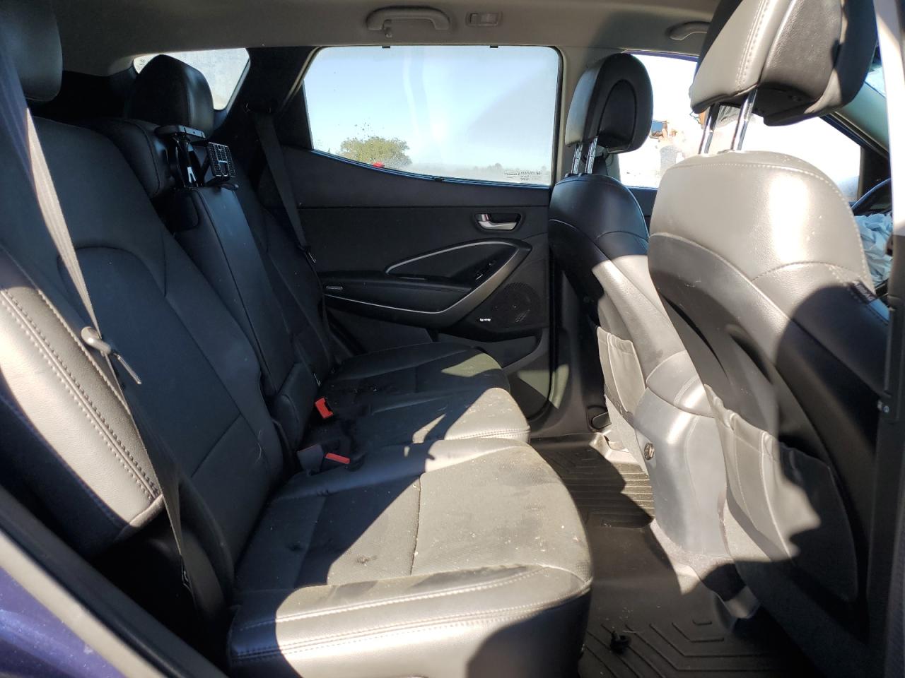 2018 Hyundai Santa Fe - Image 12