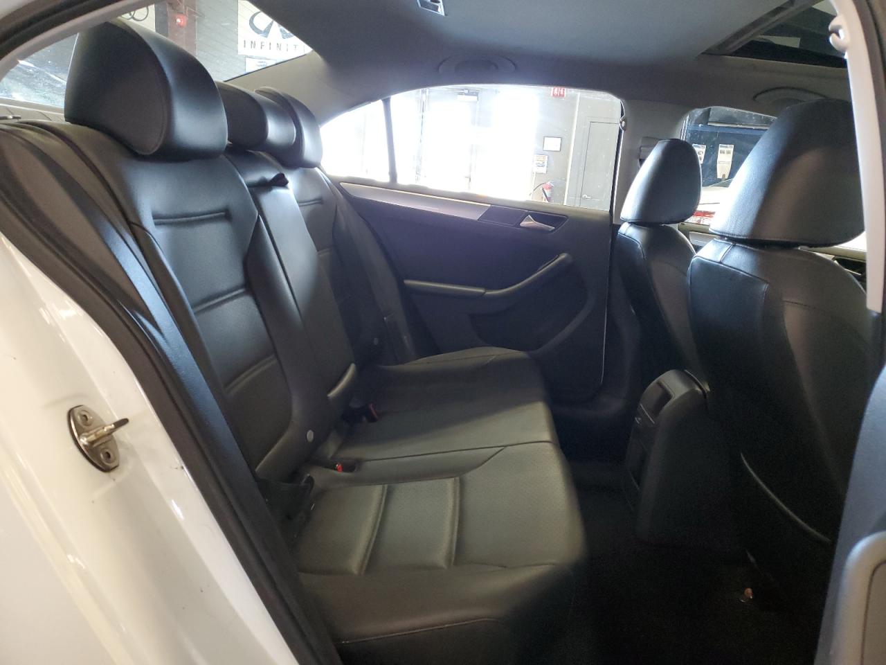 2017 Volkswagen Jetta - Image 10