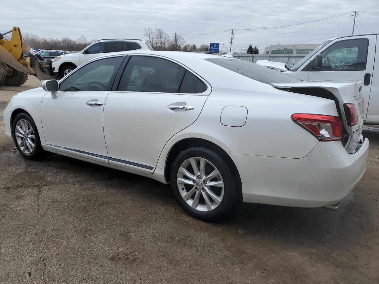 2010 Lexus ES - Image 2