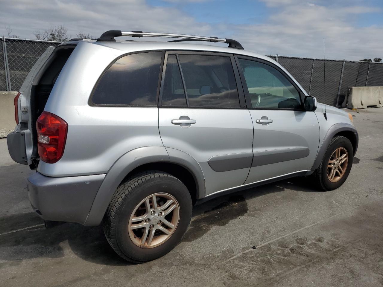 2004 Toyota RAV 4 - Image 3