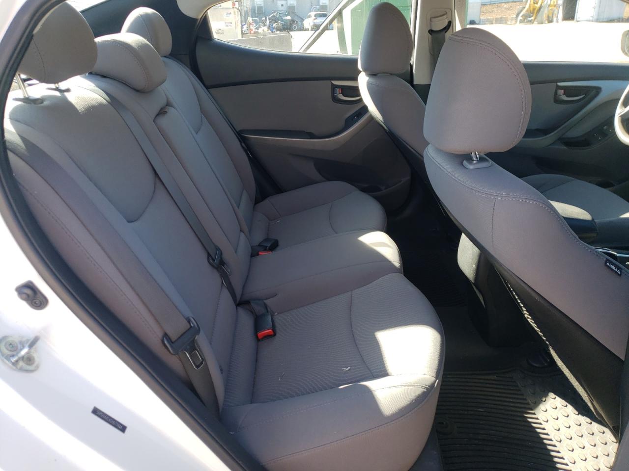 2016 Hyundai Elantra - Image 10