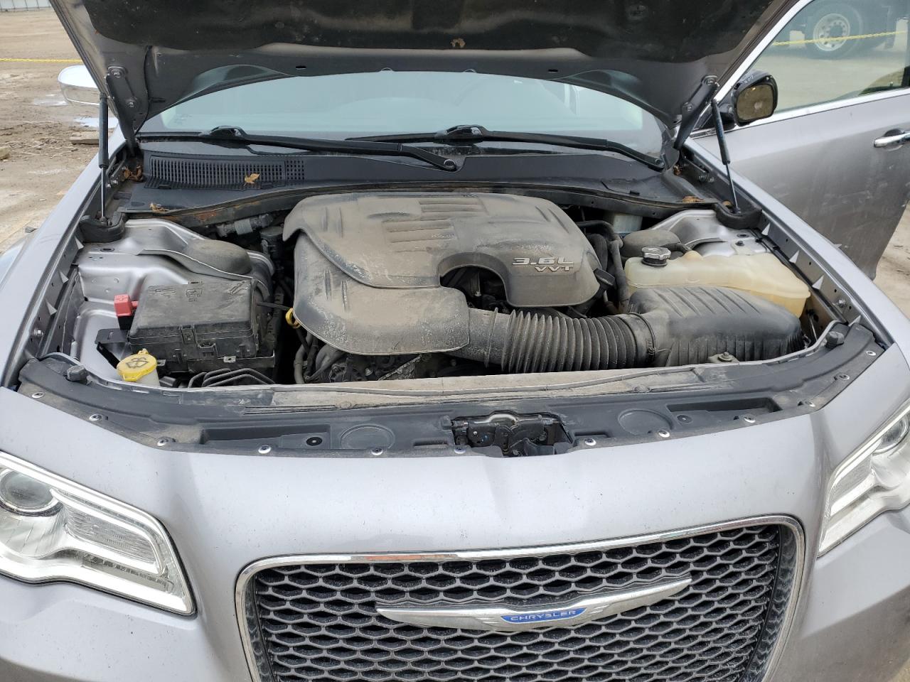 2018 Chrysler 300 - Image 12