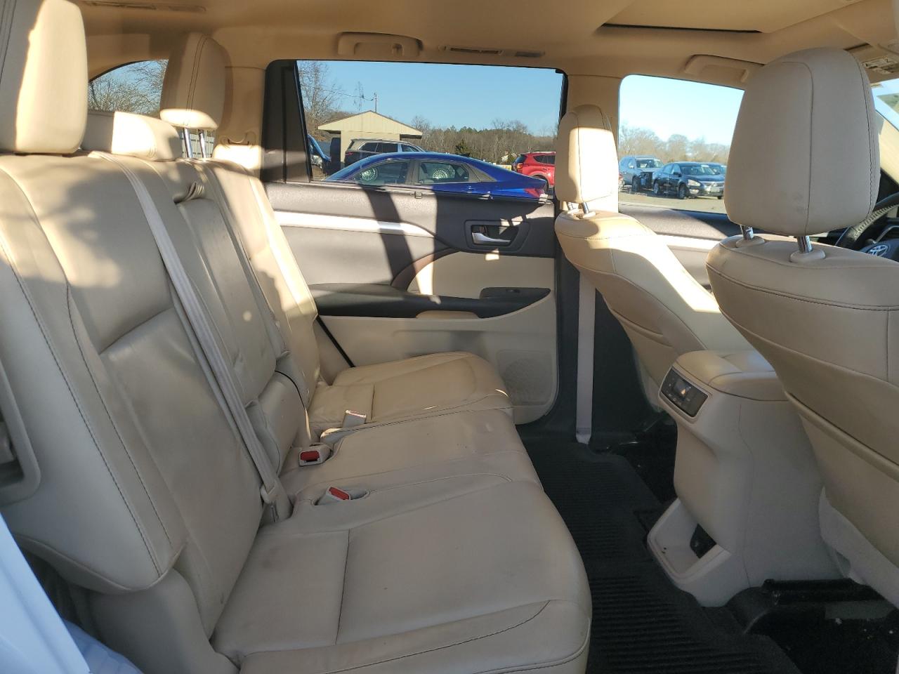 2015 Toyota Highlander - Image 11