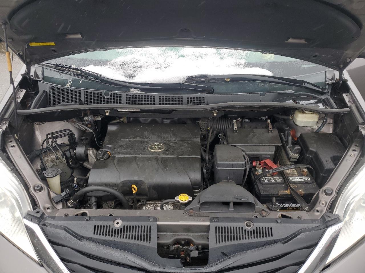 2012 Toyota Sienna - Image 12