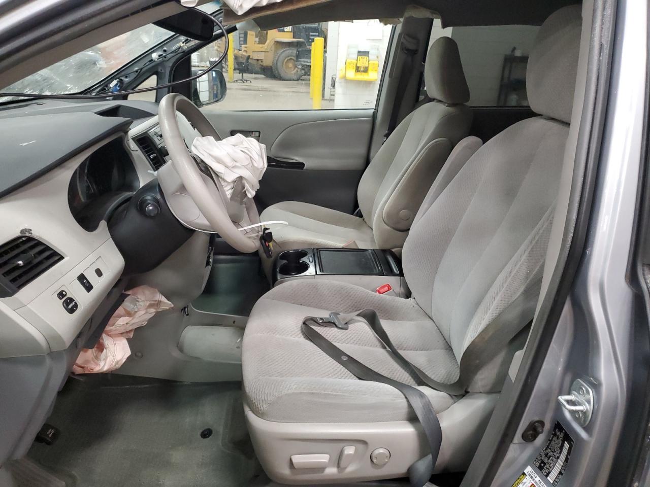2014 Toyota Sienna - Image 7