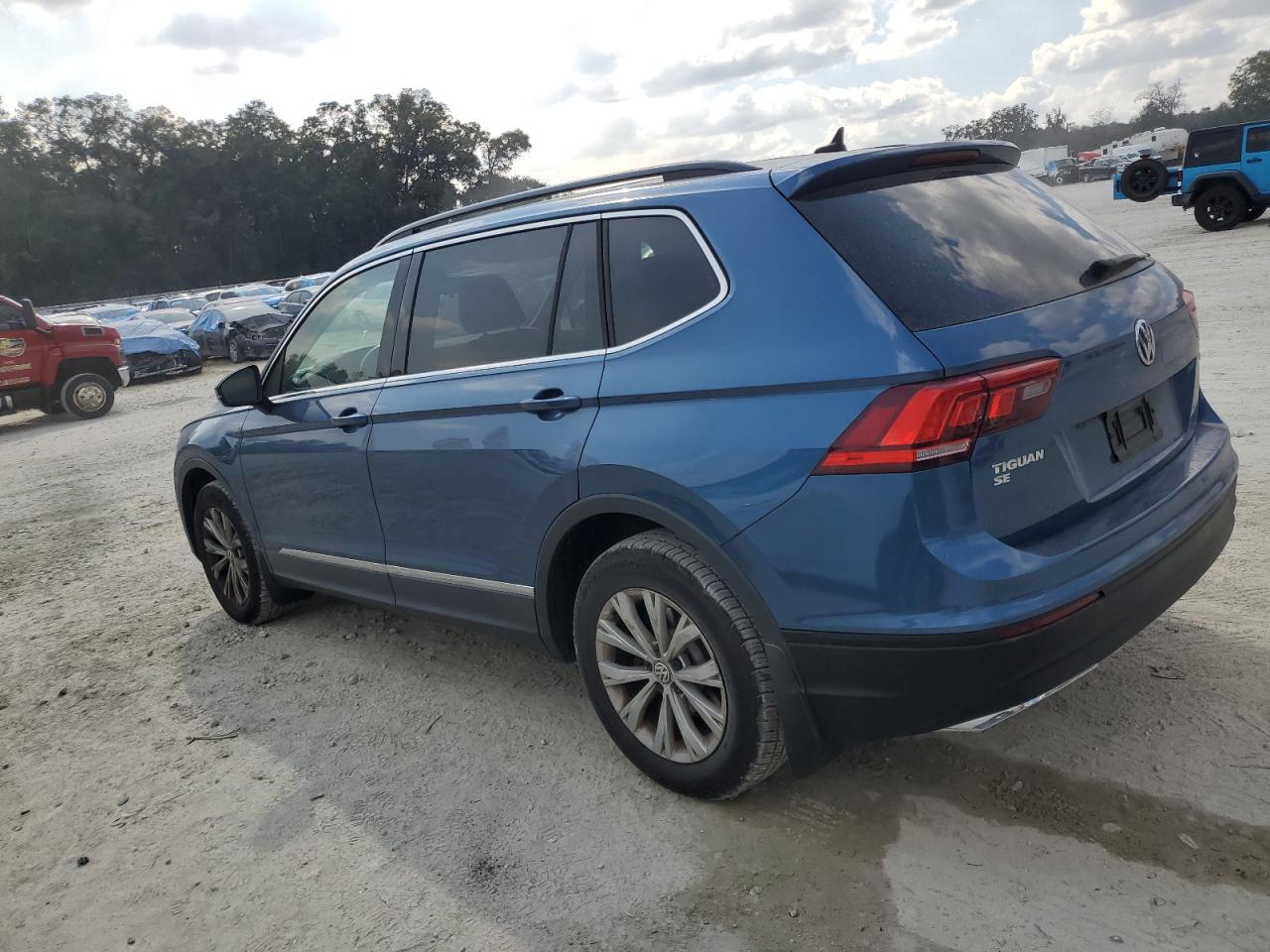 2018 Volkswagen Tiguan - Image 2