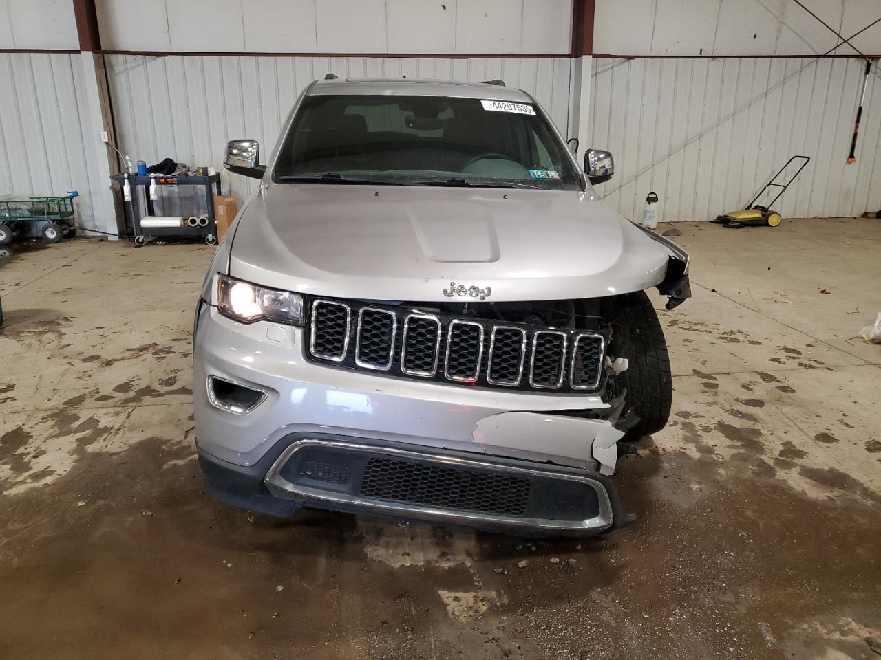 2017 Jeep Grand Cherokee - Image 5