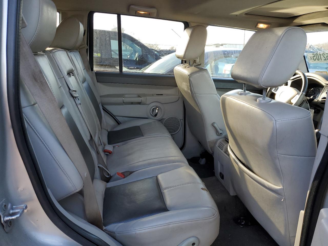 2008 Jeep Commander - Image 11