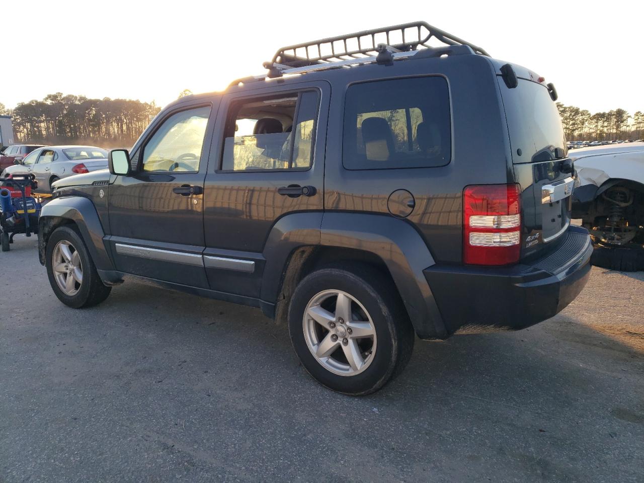 2010 Jeep Liberty (North America) - Image 2