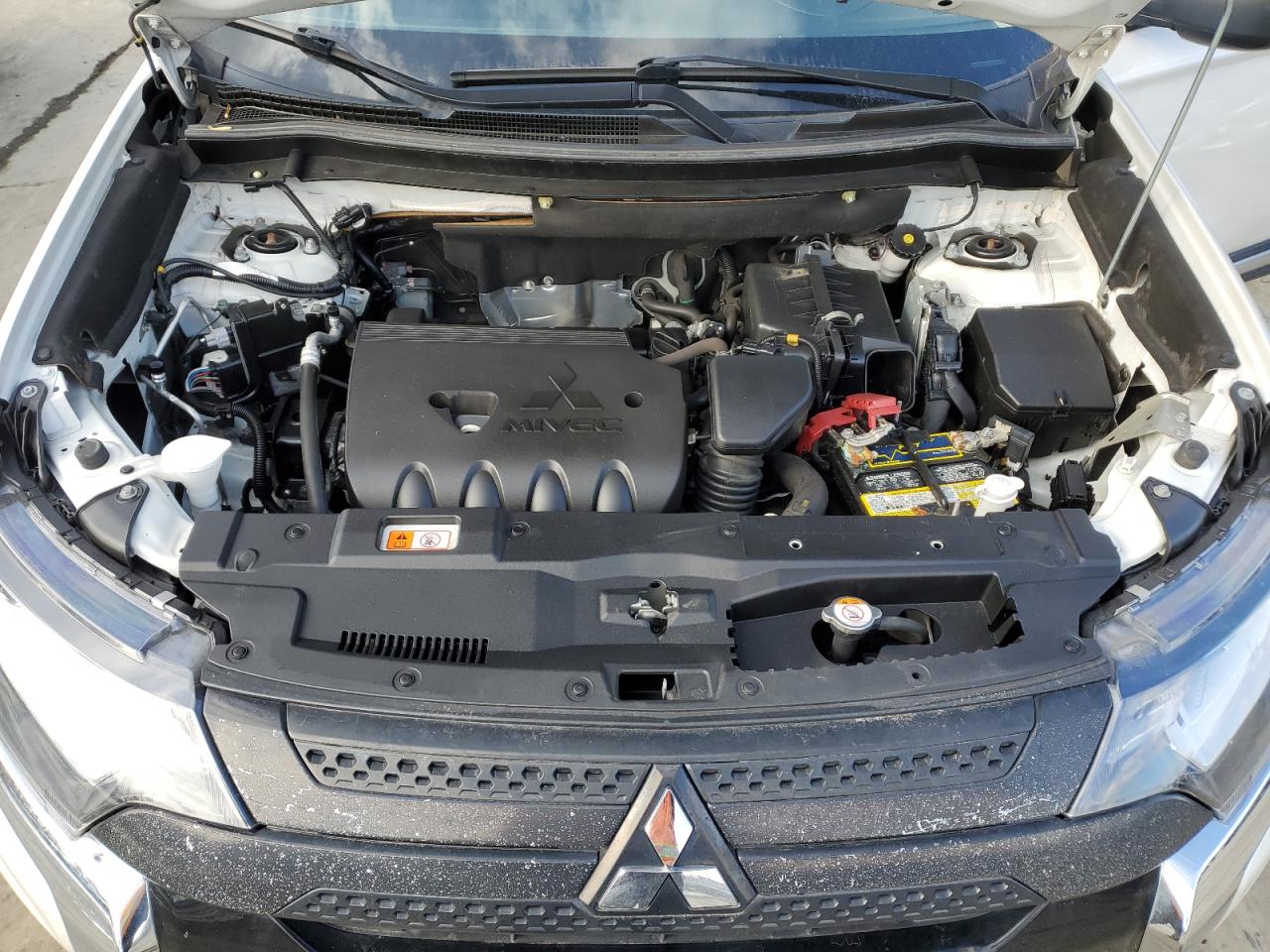 2020 Mitsubishi Outlander - Image 12