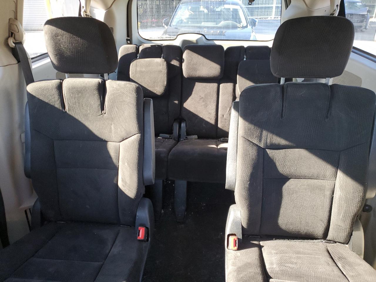 2015 Dodge Caravan - Image 10