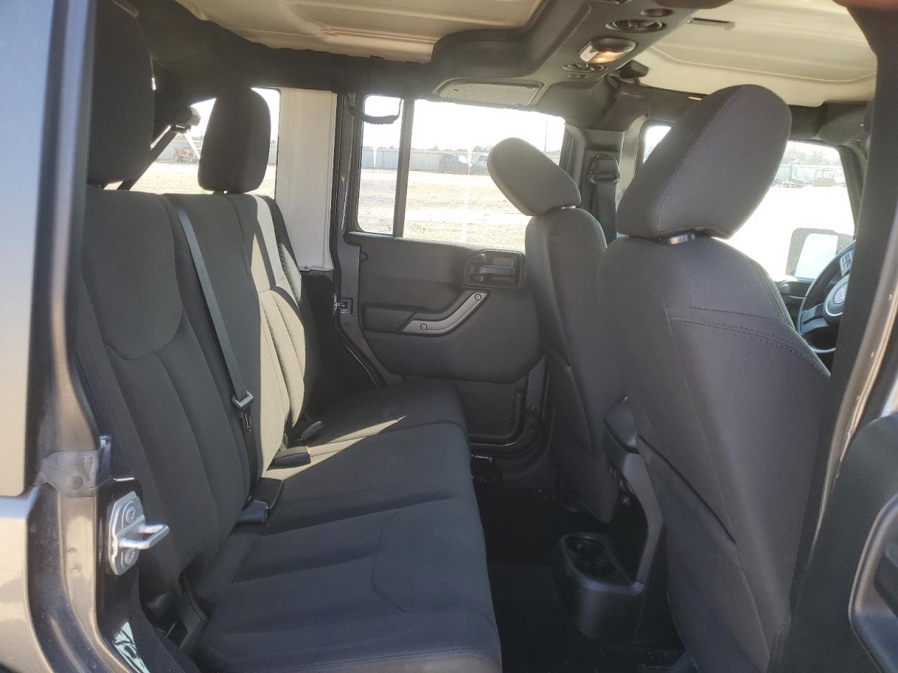 2018 Jeep Wrangler - Image 11