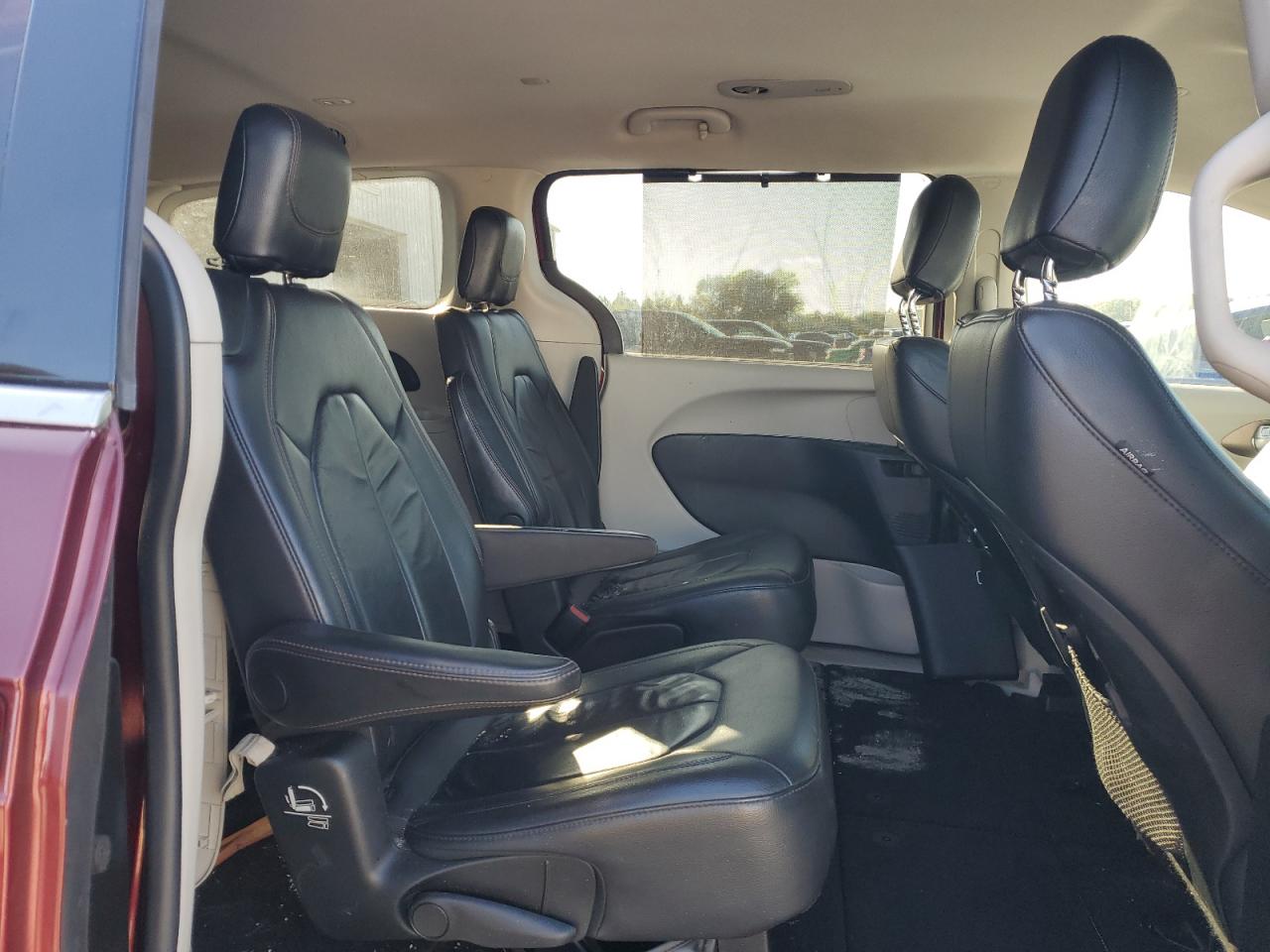 2017 Chrysler Pacifica - Image 12