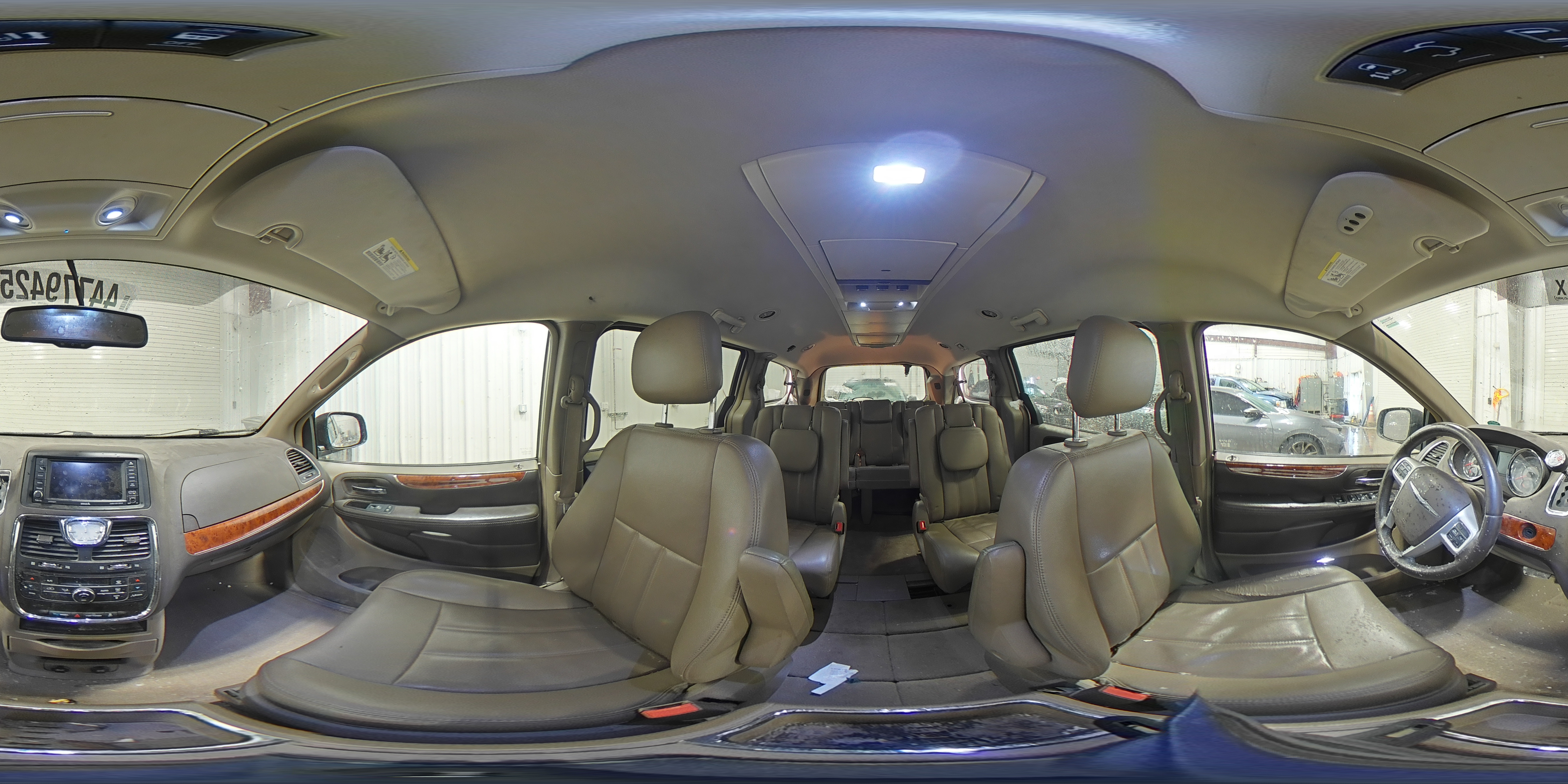 2014 Chrysler Town & Country - Image 15