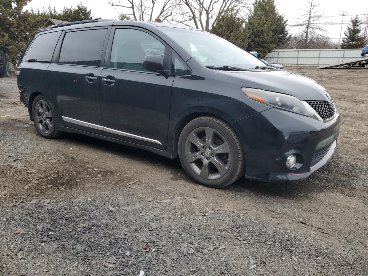 2015 Toyota Sienna - Image 4