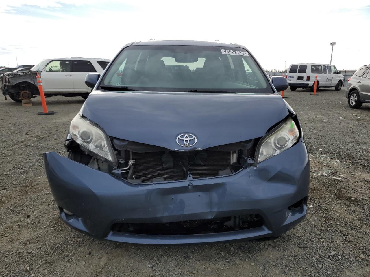 2015 Toyota Sienna - Image 5