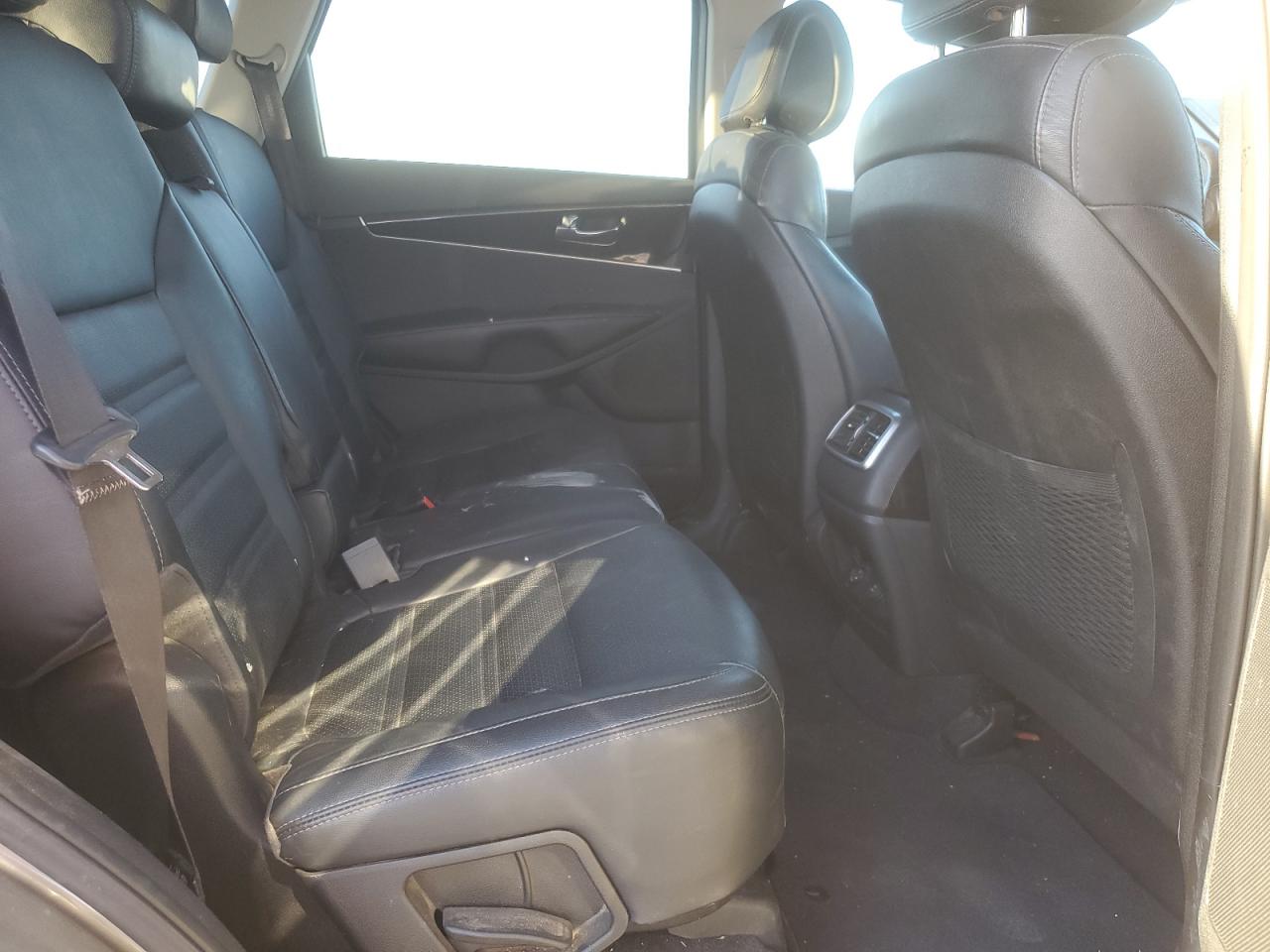 2016 Kia Sorento - Image 11