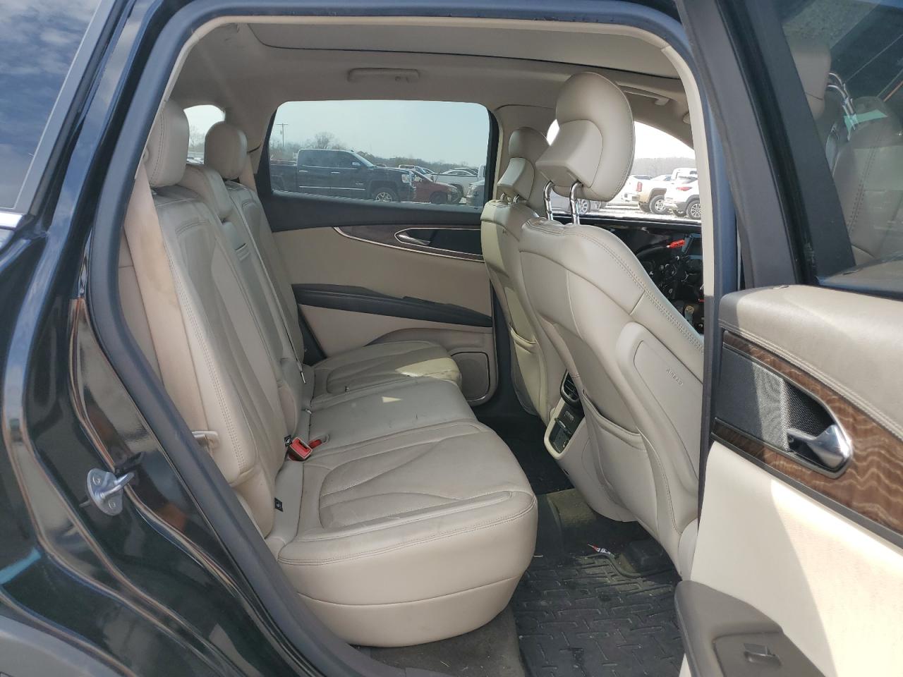 2016 Lincoln MKX - Image 11