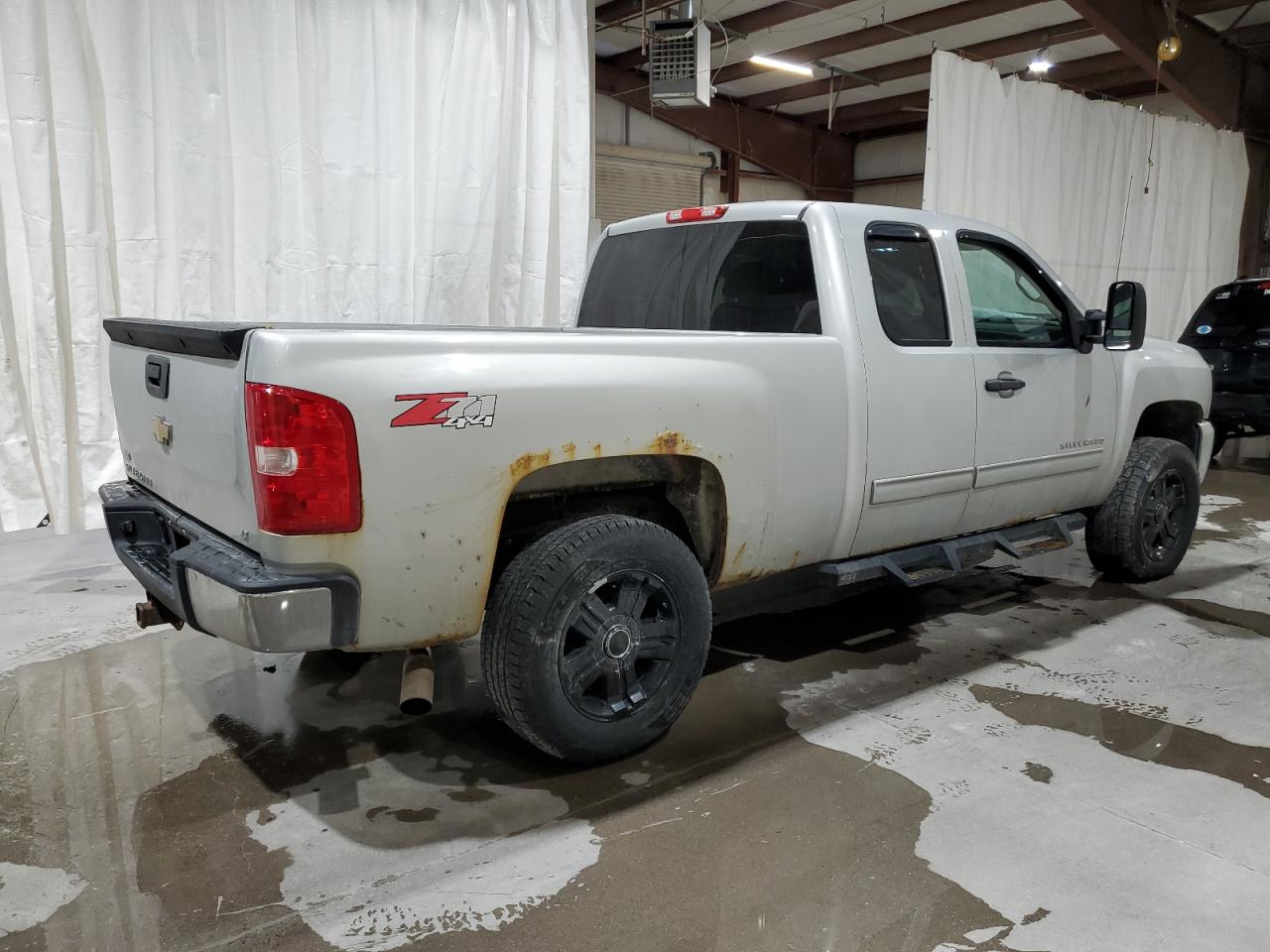 2010 Chevrolet Silverado - Image 3