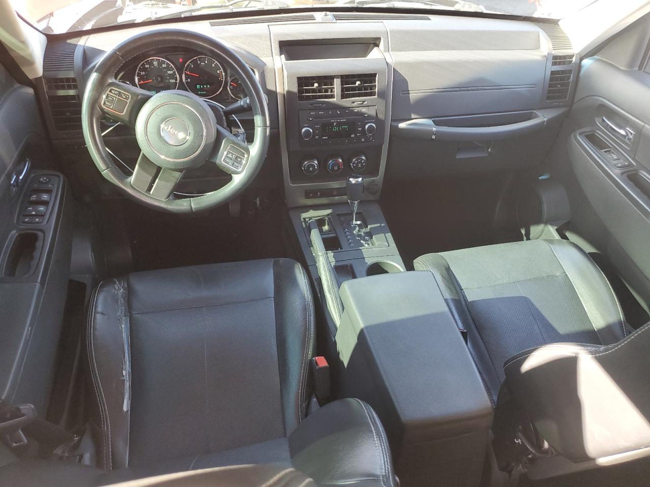 2012 Jeep Liberty (North America) - Image 8