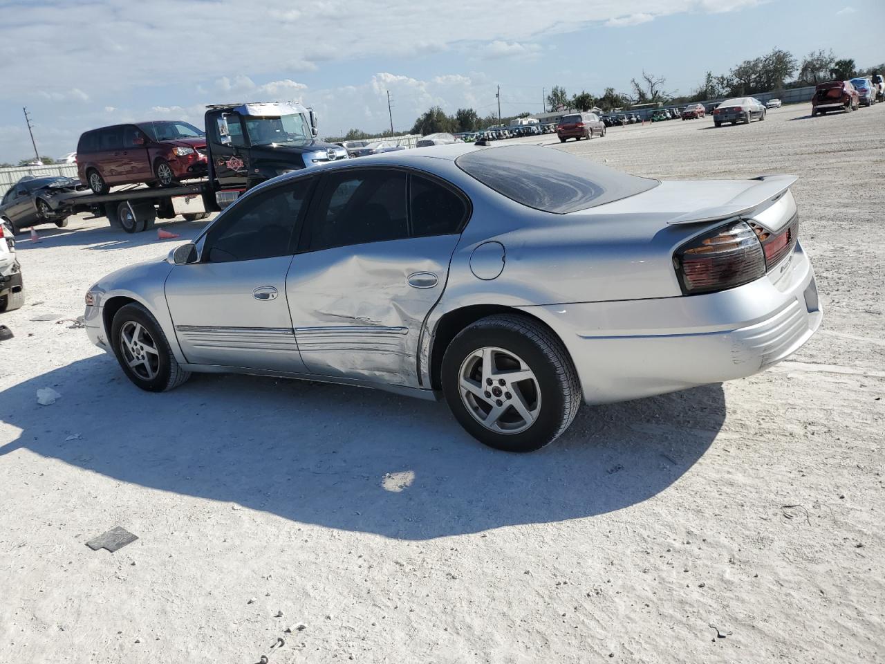 2003 Pontiac Bonneville - Image 2