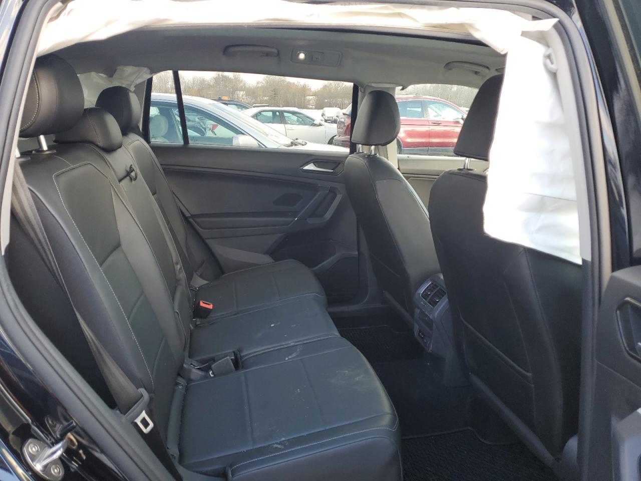 2018 Volkswagen Tiguan - Image 11