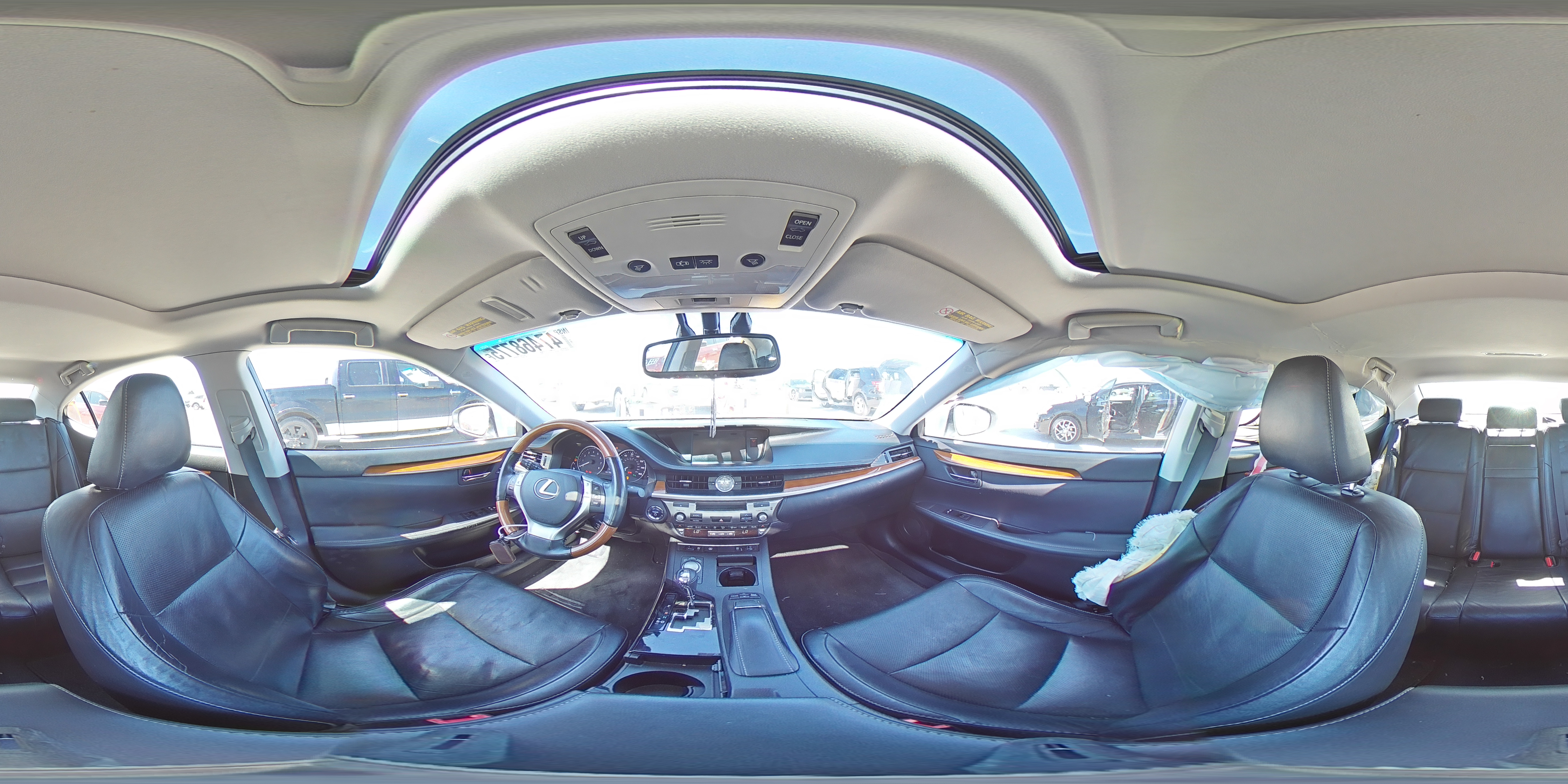 2014 Lexus ES - Image 12