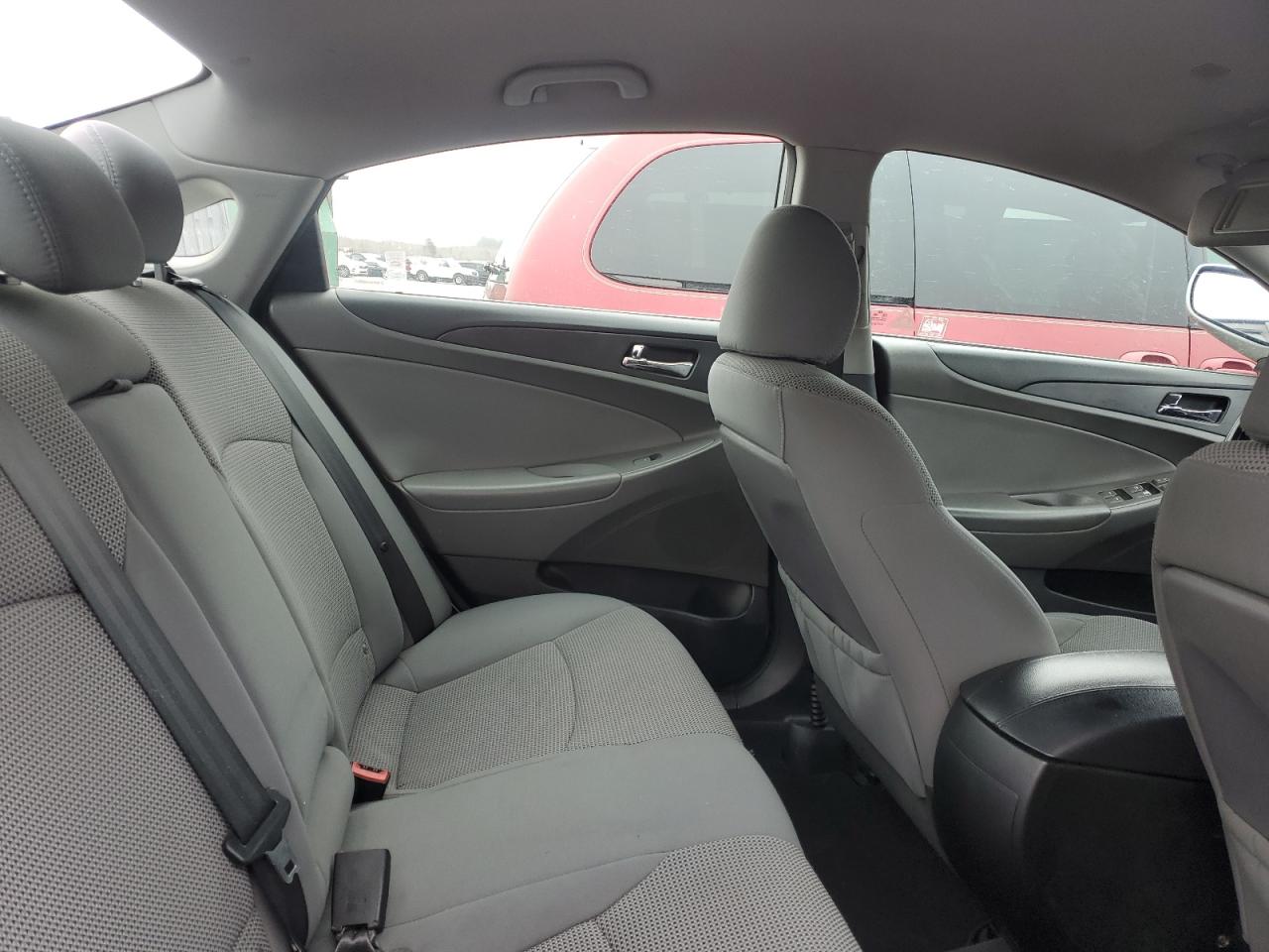 2013 Hyundai Sonata - Image 10