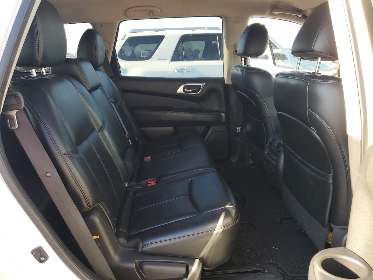 2015 Nissan Pathfinder - Image 11